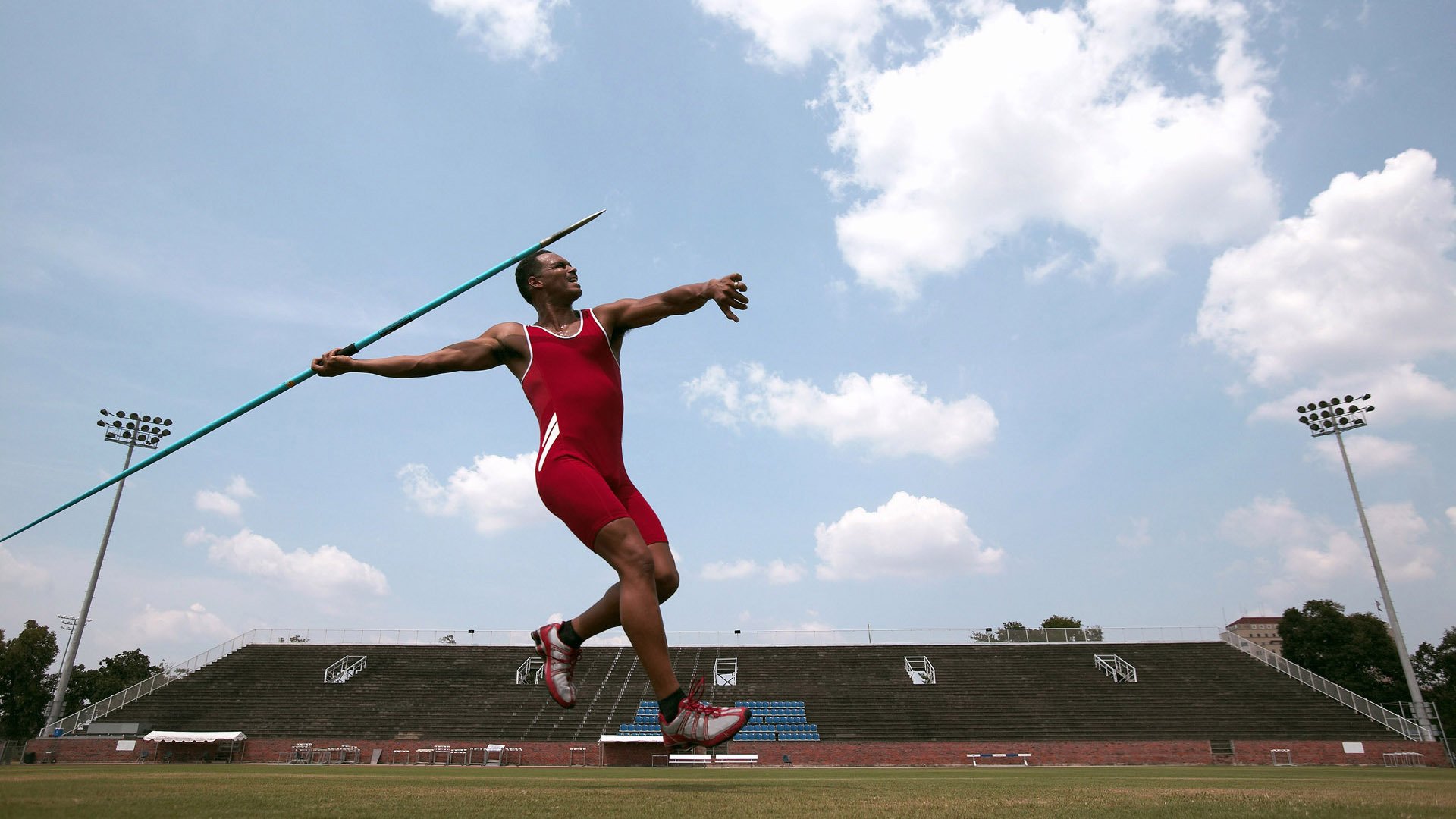 “胡利安·门德斯的全能表现，成为阿根廷美洲狮队的进攻新动力”